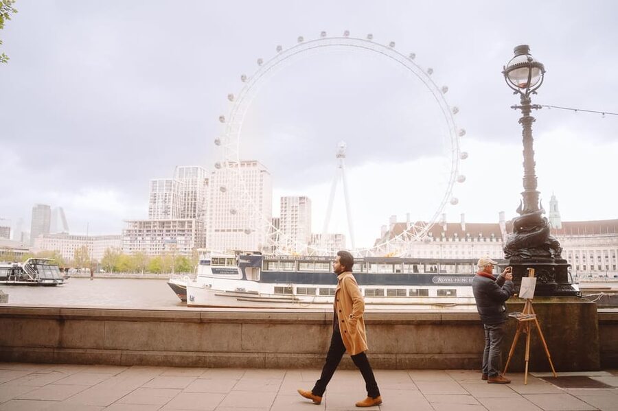 London: Private Photography with Professional Photographer - Tower Bridge on Foot: The One-Icon Route That Still Feels Cinematic