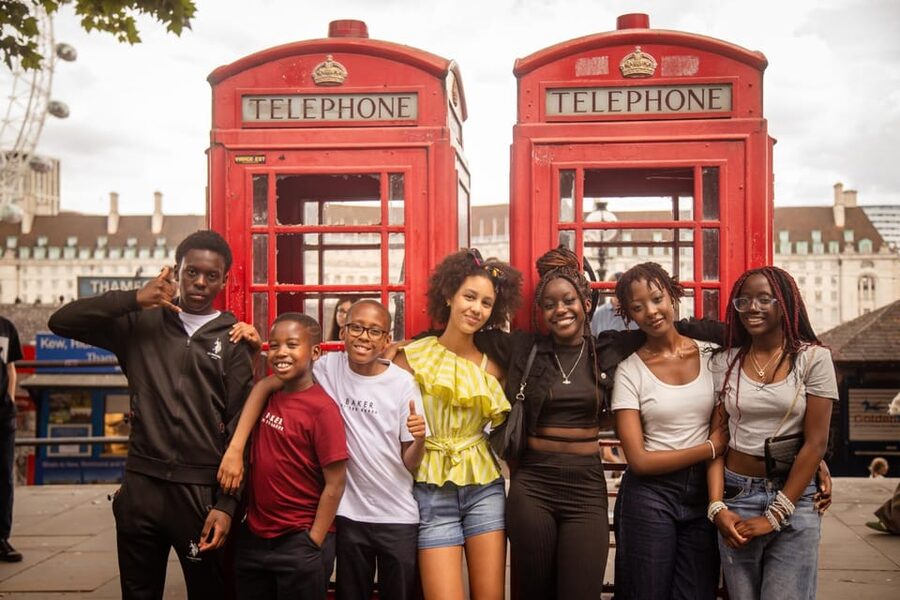 London: Private Photoshoot with Video Clip Option - Tower Bridge or Westminster: Choosing Your London Look