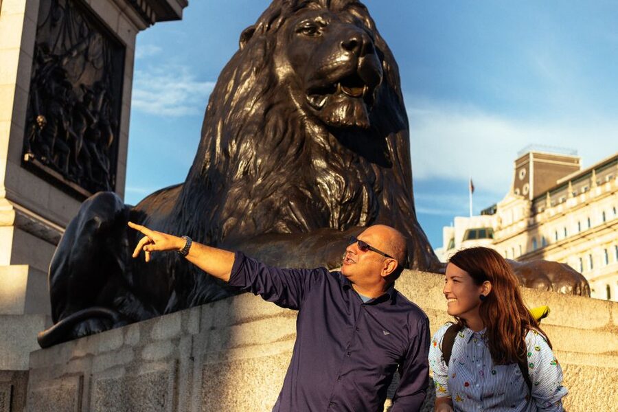 London: Private Tour with Locals – Highlights & Hidden Gems - Three hours with a local guide: what you’re really buying