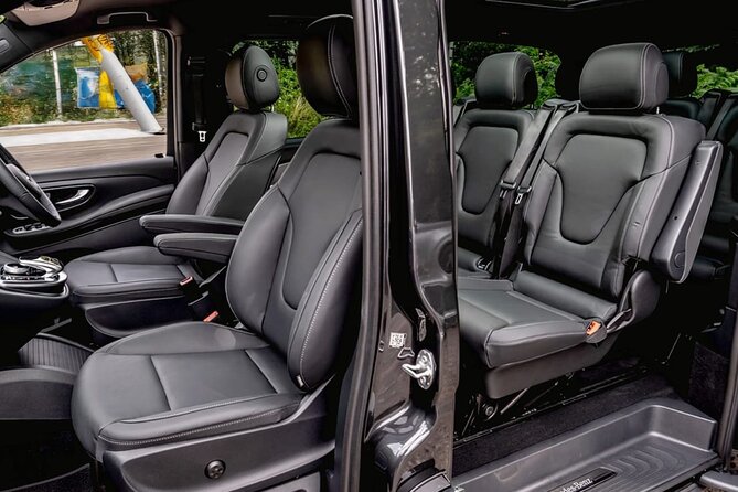 London: Private Transfer to/from Heathrow Airport - Inside the Vehicle: Comfort, Water, and What Traffic Does