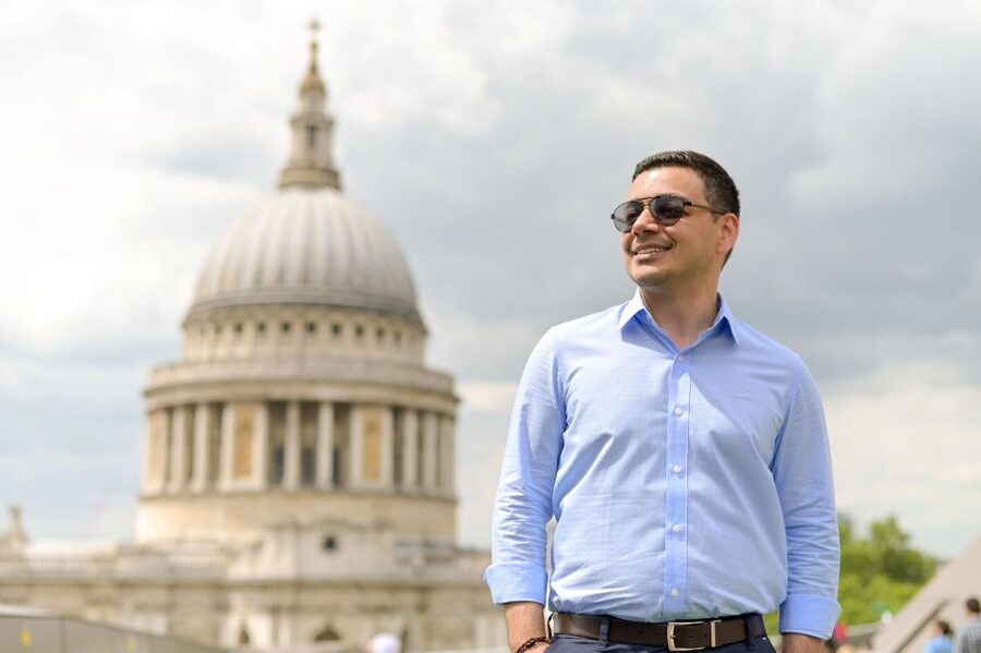 London: Professional Private Photoshoot and Edited Photos - Price and Value: $262.66 Per Group Up to 6