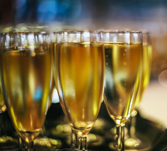 London: River Thames Dinner Cruise - The dinner: traditional British 3 courses, served during the ride
