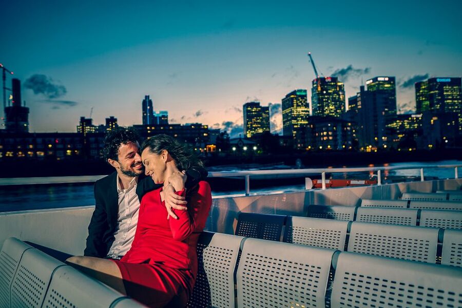 London: River Thames Dinner Cruise with Live Jazz - The bar: included drinks are limited, extras are on you