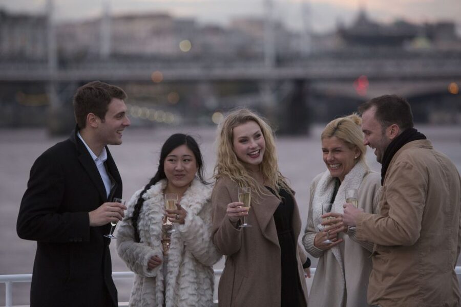 London: River Thames Evening Cruise with Bubbly and Canapés - The Thames Sights: Where Each Landmark Fits the Best View
