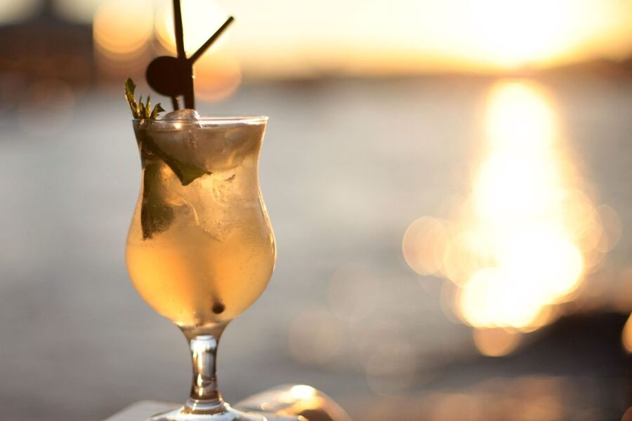 London: River Thames Evening Cruise with Bubbly and Canapés - Upper Deck vs Main Saloon: Your Comfort Plan for an Evening Ride