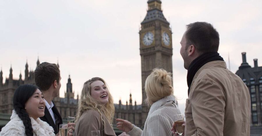 London: River Thames Evening Cruise with Bubbly and Canapés - Live Singing and Chill-Out Pop: When the Entertainment Lands