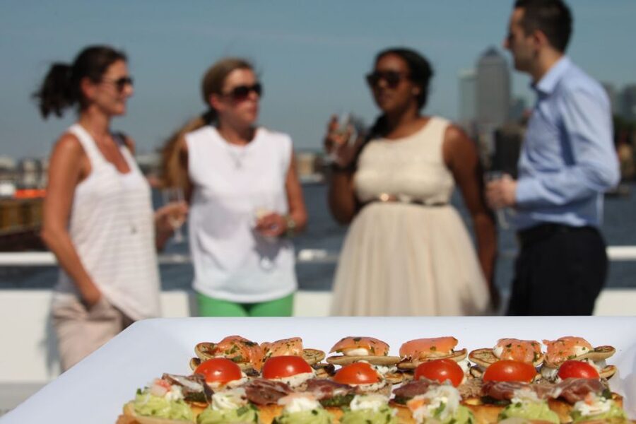 London: River Thames Evening Cruise with Bubbly and Canapés - Is This a History Tour? What You Get Instead