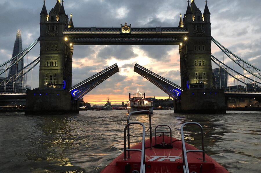 London: River Thames Sunset Speedboat Experience with Drink - The First Views: London Eye to Houses of Parliament