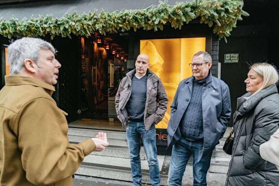 London: Rock and Roll Taxi Tour - Black cab comfort meets rock-star sightseeing