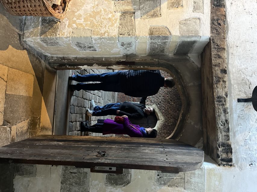 London: Royal Hampton Court Guided Tour with Afternoon Tea - How the guides make or break the experience