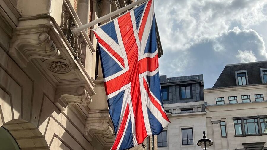 London: Royal Historic Pubs Walking Tour - Secret Alleyways, Tunnels-Style Stories, and Palace-Era Details