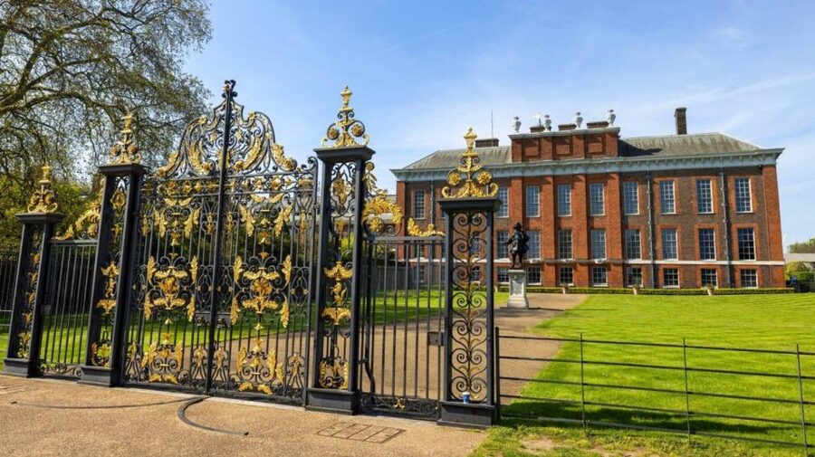 London: Royal Kensington Guided Walking Tour - Kensington Palace outside only: the best “street-level” way to understand the royals