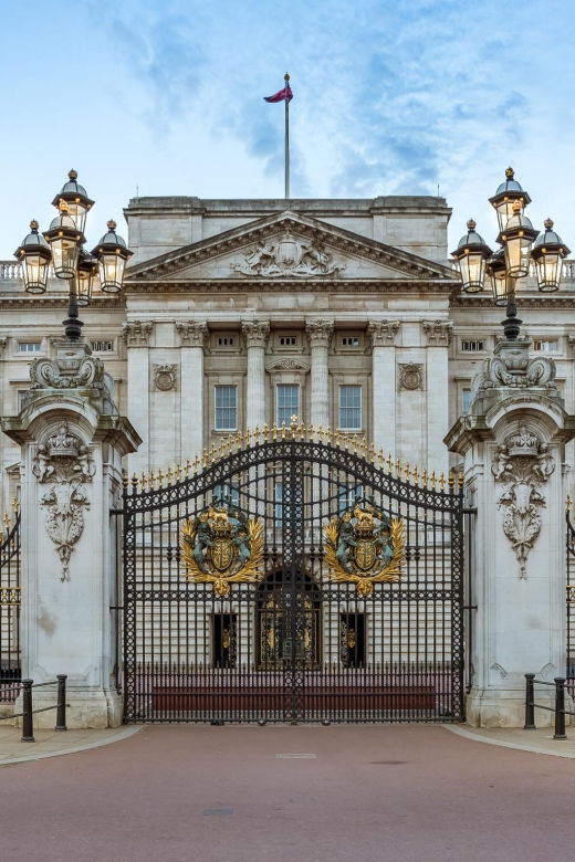 London Royal Tour - Buckingham Palace Entry - 12 guests 2,5h - Constitution Hill: The Best Angle and the Most Useful Storytelling