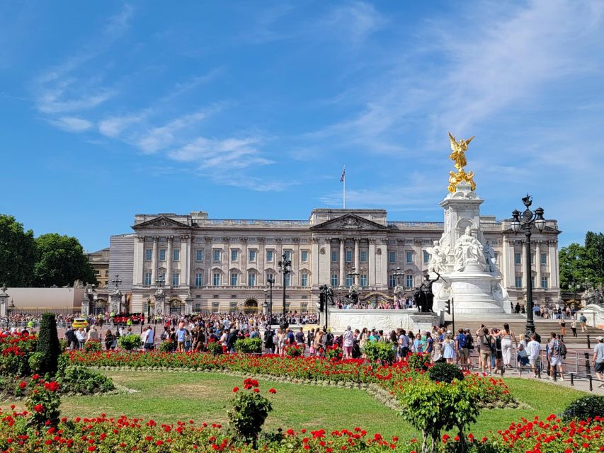 London: Royal Walking Tour and Buckingham Palace Audio Tour - Enter Buckingham Palace faster with skip-the-line access