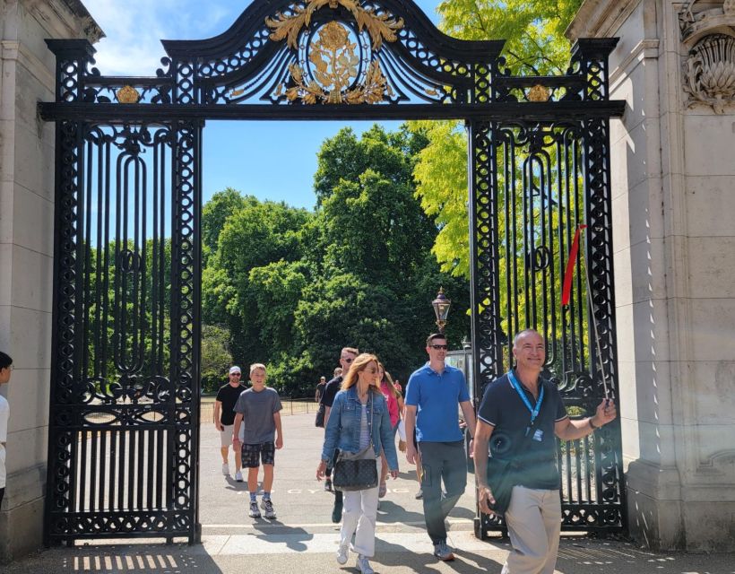 London: Royal Walking Tour and Buckingham Palace Audio Tour - Inside the palace: how the audio guide shapes your visit