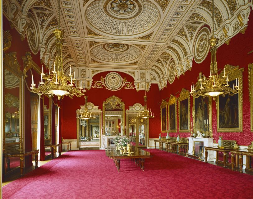 London: Royal Walking Tour and Buckingham Palace Audio Tour - Time, pace, and group flow during the 2.5-hour plan