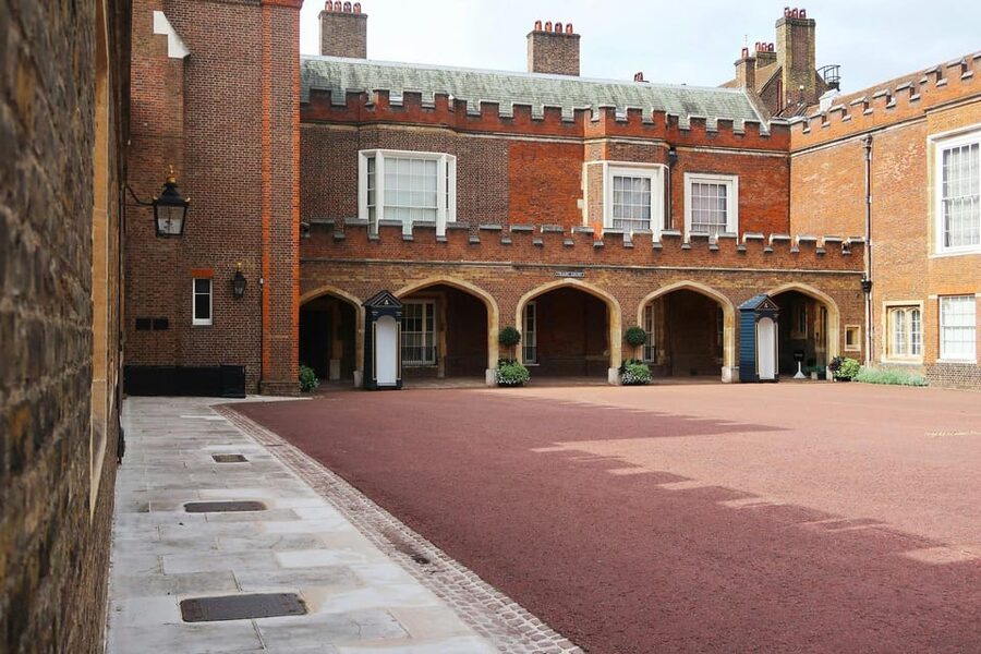 London: Royal Walking Tour with Guard Change & Royal Mews - Key things I’d plan for before you go