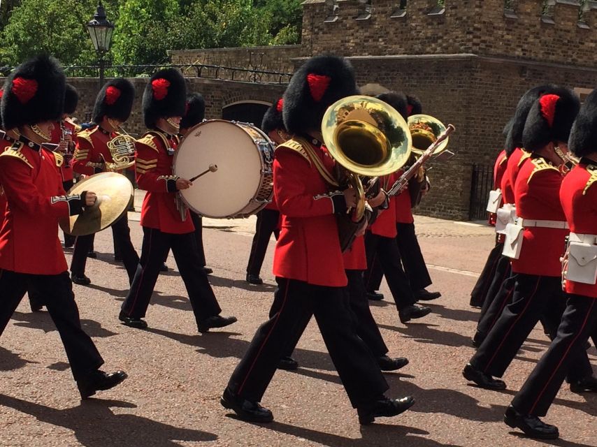 London: Royalty Walking Tour with Changing of The Guard - Trafalgar Square and Whitehall: classic monuments with clear narration
