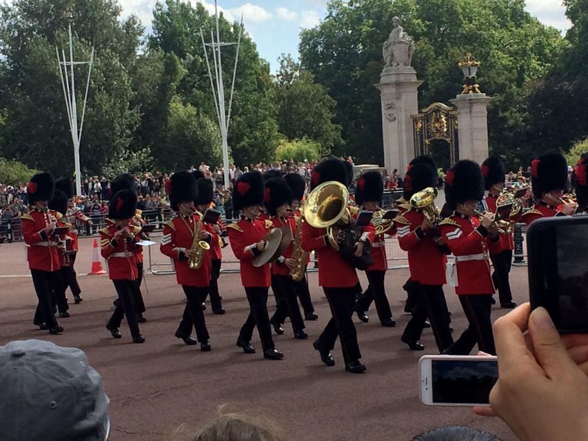 London: Royalty Walking Tour with Changing of The Guard - Westminster Abbey and the Big Ben area: finishing with weight and wonder