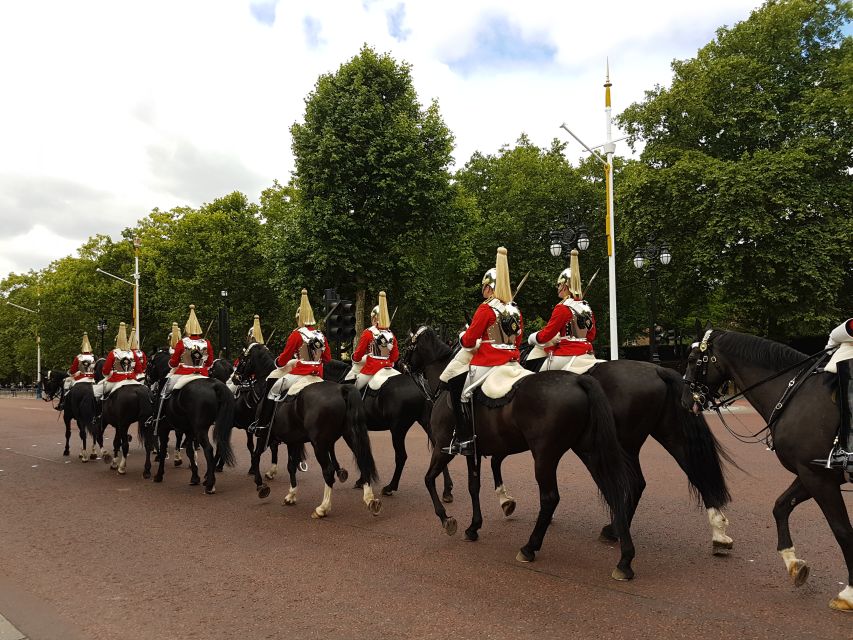 London: Royalty Walking Tour with Changing of The Guard - Buckingham Palace and the Changing of the Guard: where timing is everything