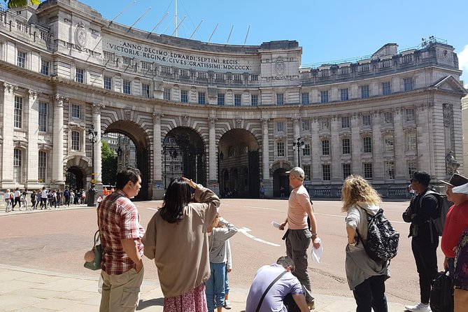 London's Amazing Palaces & Parliament : Private Tour - Big Ben and Downing Street: the “politics with a view” section