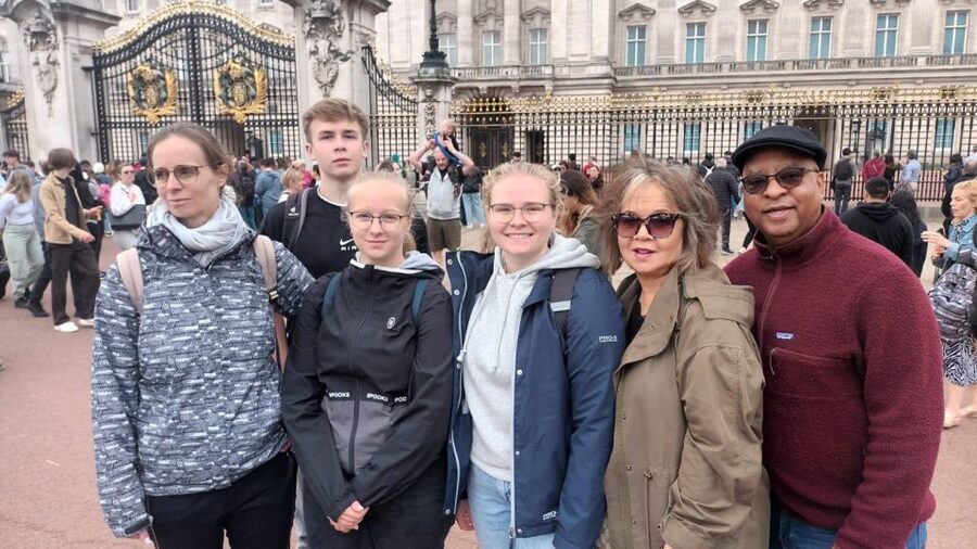 London’s Royal Family and Changing of the Guard Tour - Buckingham Palace and the ceremony built into your route