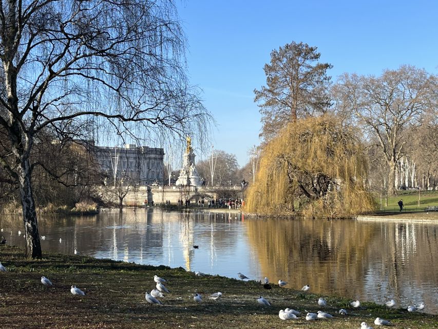 London’s Royal Family and Changing of the Guard Tour - St. James’s Park: a calmer breather with birds doing their own show
