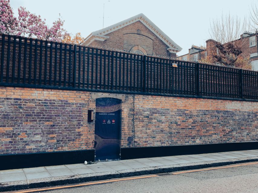 London: Secrets of Freddie Mercury Tour with a Cocktail - Key things you’ll notice on this Queen tour