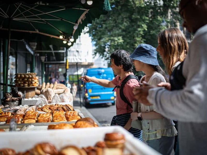 London: See 30+ Top Sights and Eat 8 British Foods Tour - Buckingham Palace and Green Park: The Monarchy Start Line