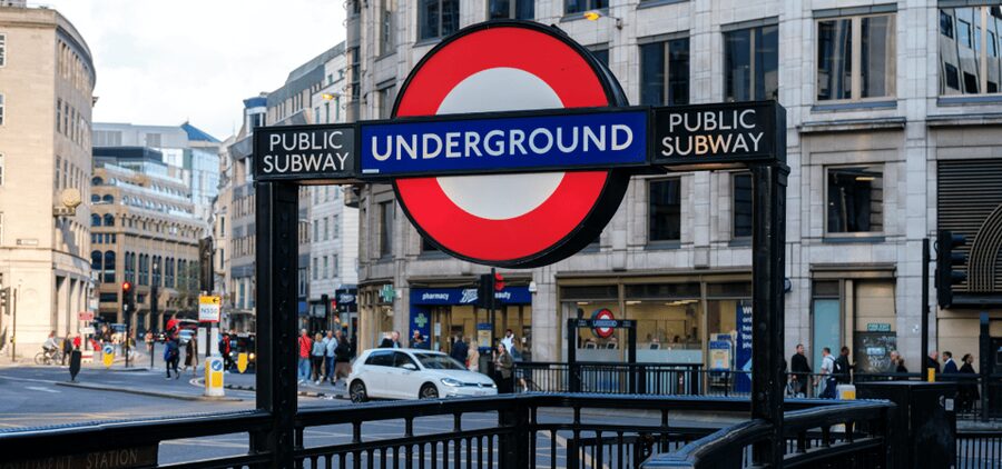 London: Self-Guided History City Tour with an App - All Hallows by the Tower and the Tower of London Area