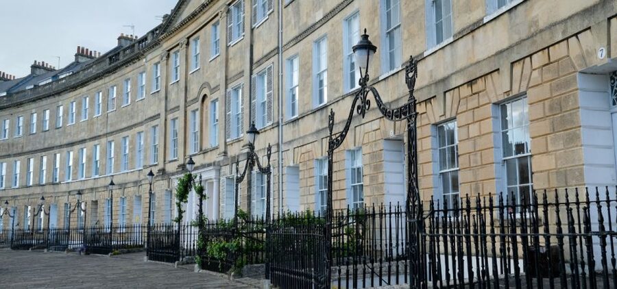 London: Self-Guided Notting Hill Walking Tour with an APP - Portobello Road: market-street time without the stress