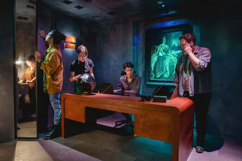 London: Sherlock Escape Rooms - Moving through TV sets and cast video clues