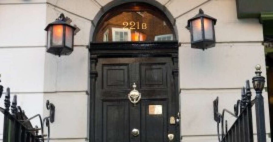 London: Sherlock Holmes Tour by Black Cab - How the Black Cab Makes This Tour Feel Like London