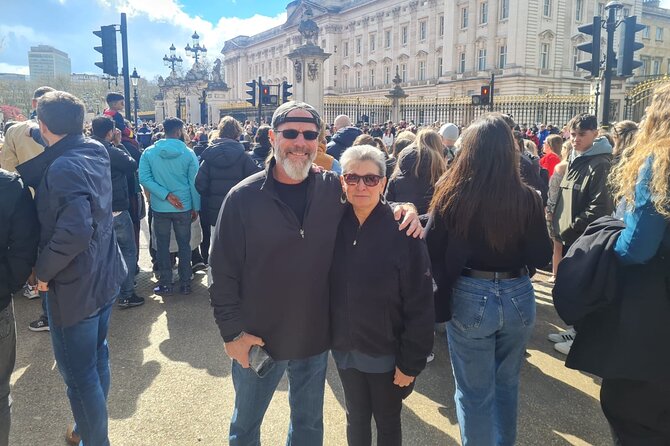 London Sightseeing Private Black Cab Tour with Hotel Pick Up - St. Paul’s Cathedral: skyline star and a calm pause