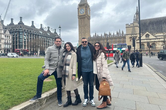 London Sightseeing Private Black Cab Tour with Hotel Pick Up - Buckingham Palace to the royal parade energy