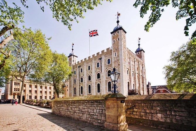 London Sightseeing Tour: Guard Change with Tower of London Option - Tower of London: where the Crown Jewels and the macabre mix
