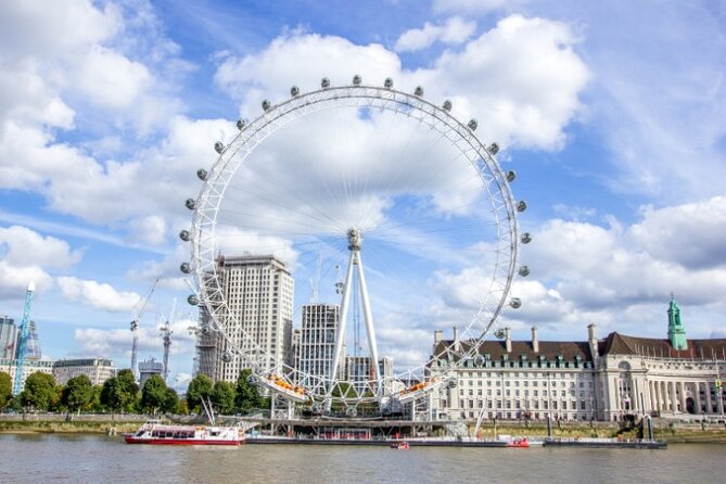London Sightseeing Walking Tour with 30+ sights - Walking distance and comfort: who this tour suits