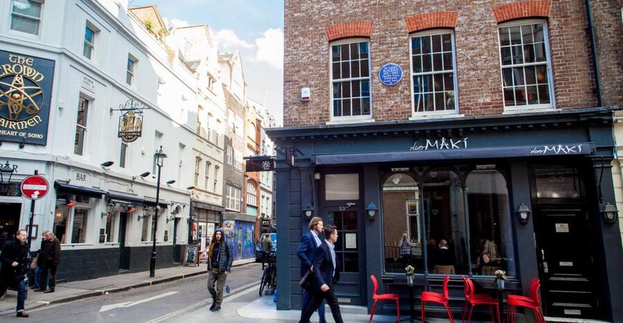 London Soho District - Guided Walking Tour 12 guests 2,5h - Music-makers and pop-culture clues on the Soho blocks