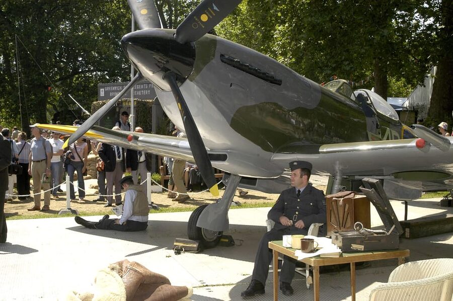 London: Spitfire Cockpit Experience - The Controls Up Close: Why It Feels Different Than Looking at a Display