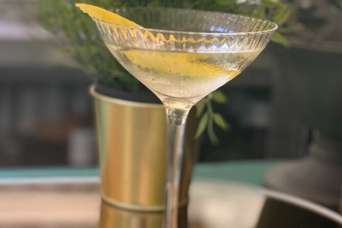 London Spy Experience with Tour Vesper Martini and Dinner - Your evening starts at St James’s Park, then shifts into spy mode