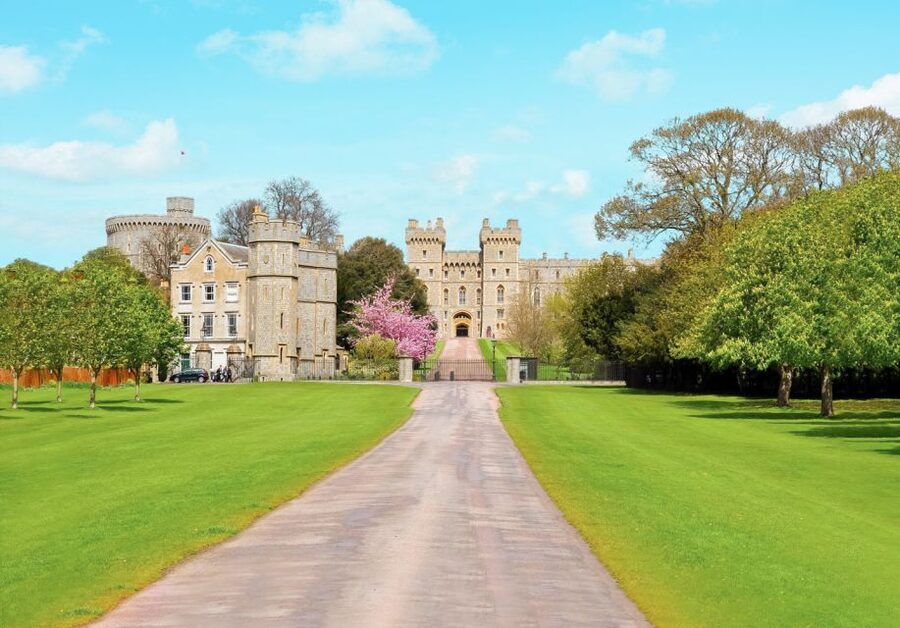 London: Stonehenge, Windsor, and Bath Day Trip by Bus - The guide and driver factor: why the names keep showing up