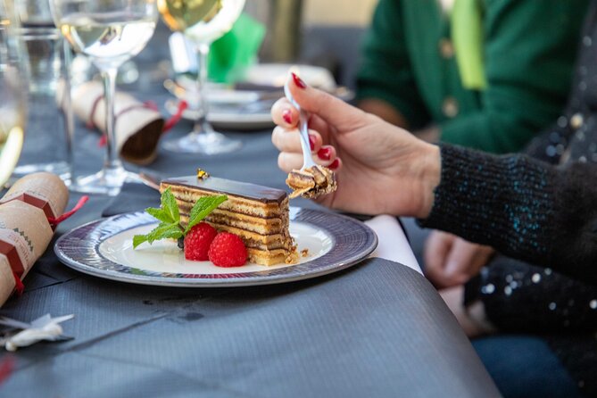 London Thames Christmas Lunch Party - Westminster Pier to the Thames: what this Christmas lunch really delivers