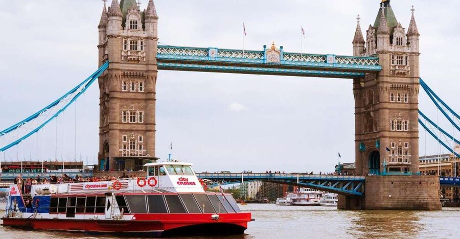 London: Thames River Cruise and 3-Hour Westminster Tour - Trafalgar Square, Whitehall, and Downing Street: where politics meets street life