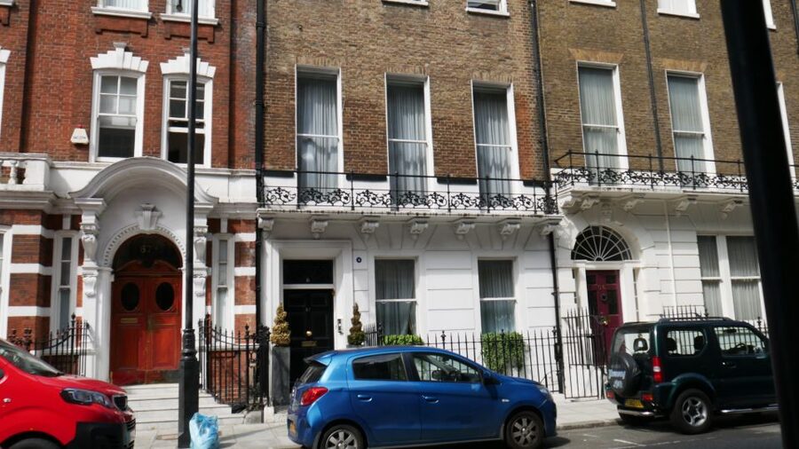 London: The Beatles Walking Tour of Marylebone and Abbey Rd - Film locations from A Hard Day’s Night and Help
