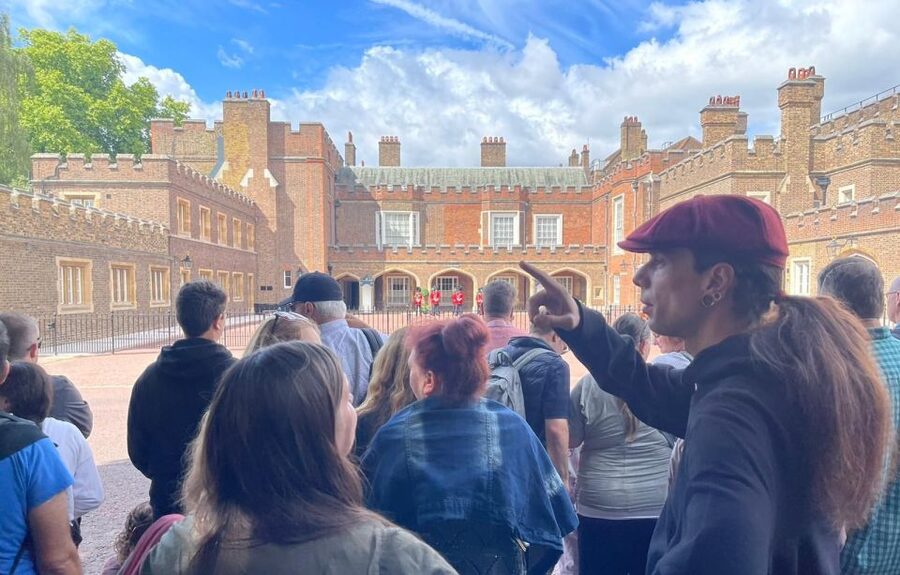 London: The Changing of the Guard Tour and Buckingham Palace - The Changing of the Guard experience (and how the tour adapts)