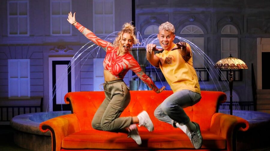 London: The FRIENDS™ Experience Entry Ticket - Central Perk in one hour: Fountain dance and orange couch selfies