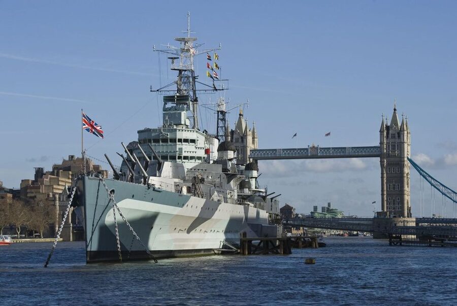 London: The London Top Sights Tour. Kids Free! - The Westminster-to-Buckingham Walk: Royal Mall Energy and the 10am Guard