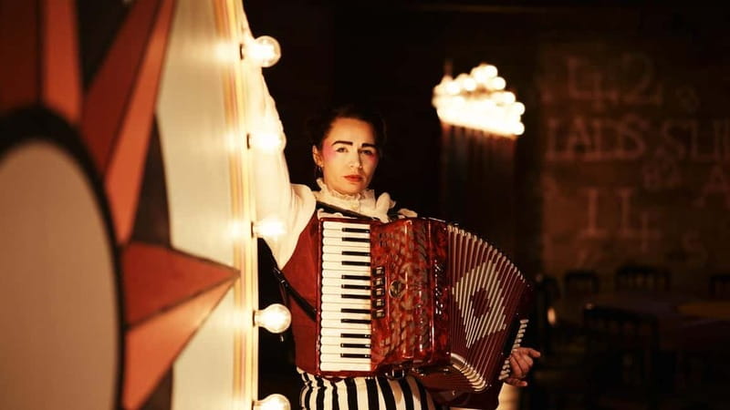 London: The Magician's Table - Up-Close Magic Show - Shared tables: the social vibe and the view from your seat