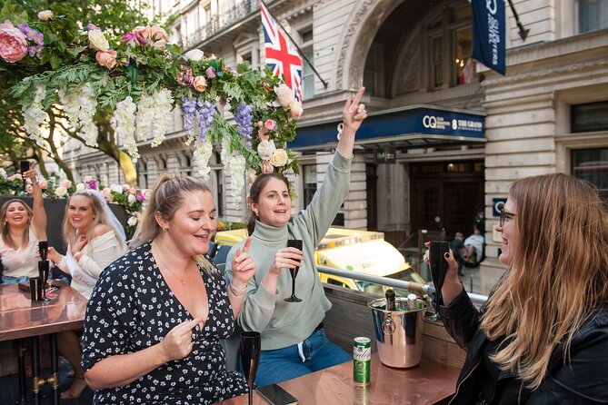 London Tootbus Bar Bus Sunset Tour with Drinks - Drinks, music, and the little details that change your evening