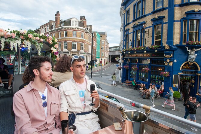London Tootbus Bar Bus Sunset Tour with Drinks - On-board Wi‑Fi and restrooms: a surprisingly big value